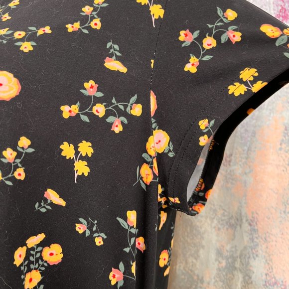 📌Lark + Grey Floral Short Sleeves Soft Flowing Fabric A-Line Dress with Pockets - Picture 6 of 16